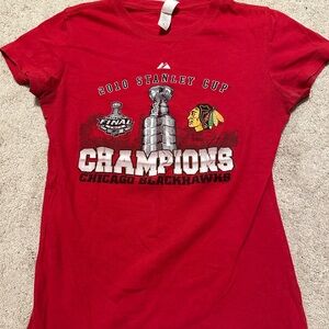 2010 Blackhawks Championship women’s shirt size medium 100% cotton